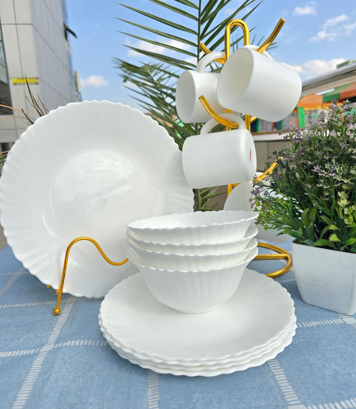 16pcs Unique Dinner Set ✨🍽️
Bring elegance to every meal!
✅ 4 Bowls | 4 Big Plates | 4 Side Plates | 4 Cups
✅ Perfect for family dining or entertaining guests
✅ Durable, stylish & easy to clean
✅ Add