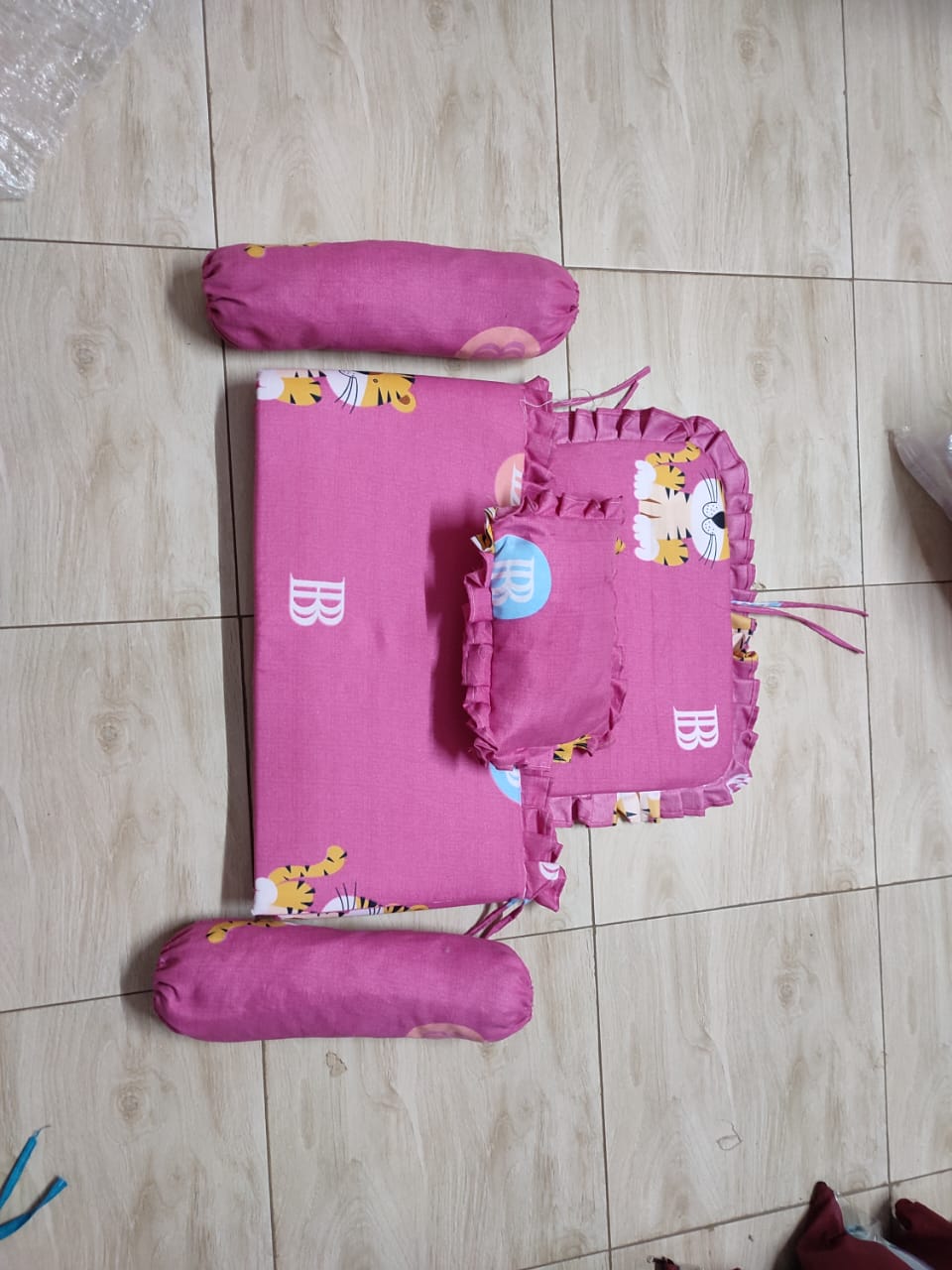 Baby cot bumpers set. Consist of All round side bumpers 2pcs sausages pillows 1pcs micro pillow