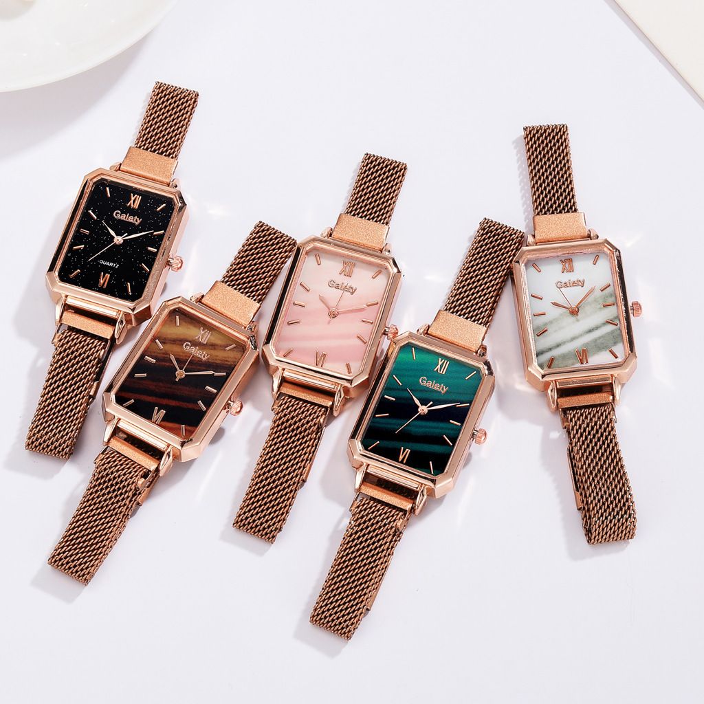 New Ladies Fashion Women Watches Bring a gift Leather Straps Sports Digital Watches Dial Quartz Watches Business Watches Gifts Jewellerys