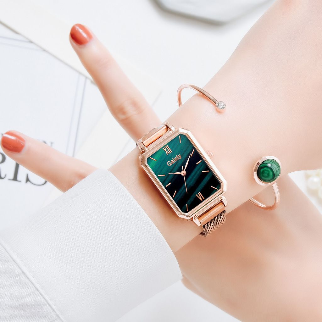New Ladies Fashion Women Watches Bring a gift Leather Straps Sports Digital Watches Dial Quartz Watches Business Watches Gifts Jewellerys