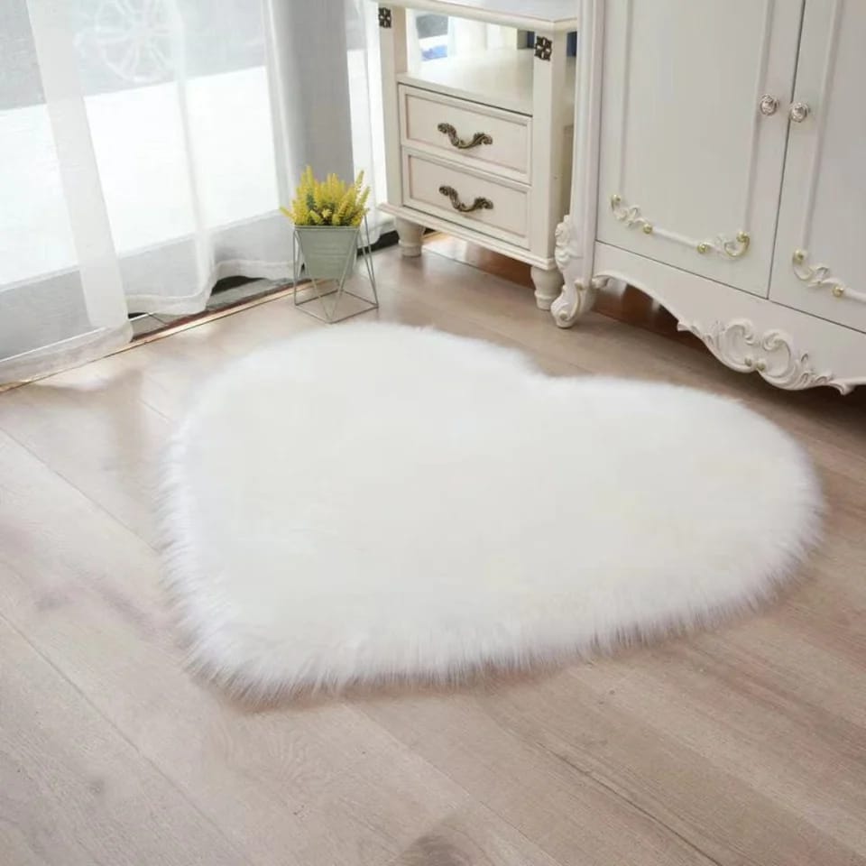 Soft and Cozy Heart-Shaped Rug for Bedroom and Living,Kids,Nursery,Teen Girls Room Decor Carpet