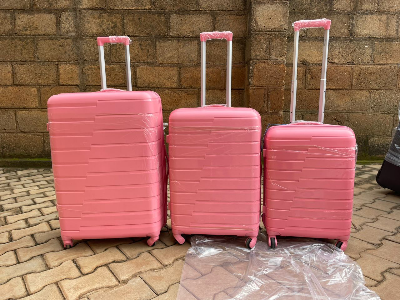 Good Partner Polycarbonate Hardside Travelling Suitcase.