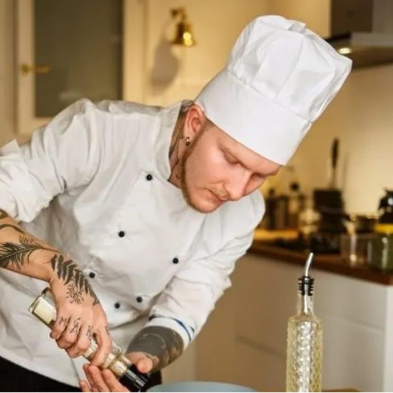 Chef Hat Adult Adjustable Unisex Hotel/Cafe/Restaurants Chef Hat, Elastic Baker Kitchen Cooking Chef Cap, White