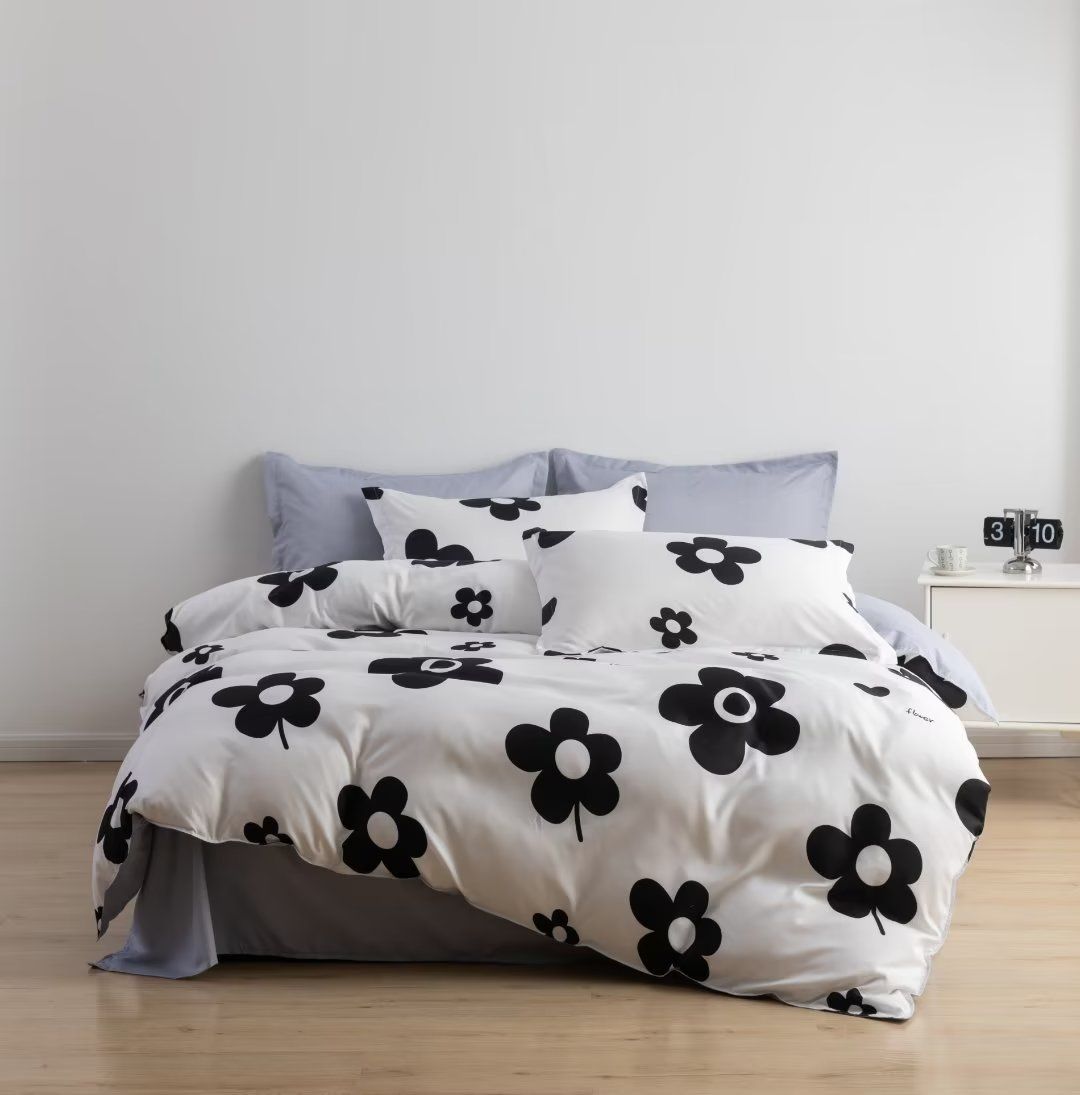 6pcs of Luxury Nordic Style Cotton Microfiber Duvet Cover Sets (One Duvet Cover, Four Pillow Covers or Cases and One Bedsheet) Bedding Set