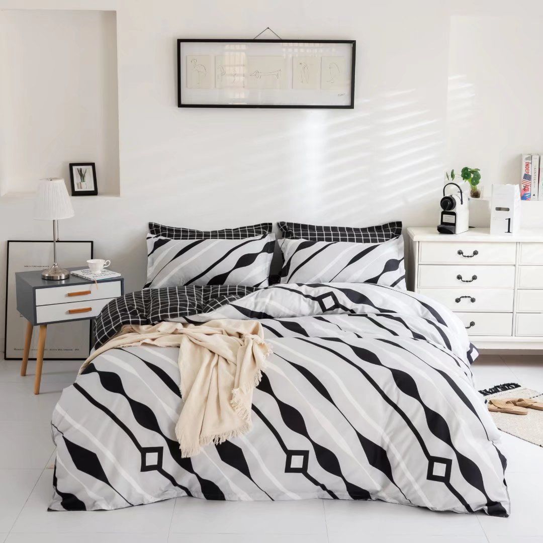 6pcs of Luxury Nordic Style Cotton Microfiber Duvet Cover Sets (One Duvet Cover, Four Pillow Covers or Cases and One Bedsheet) Bedding Set