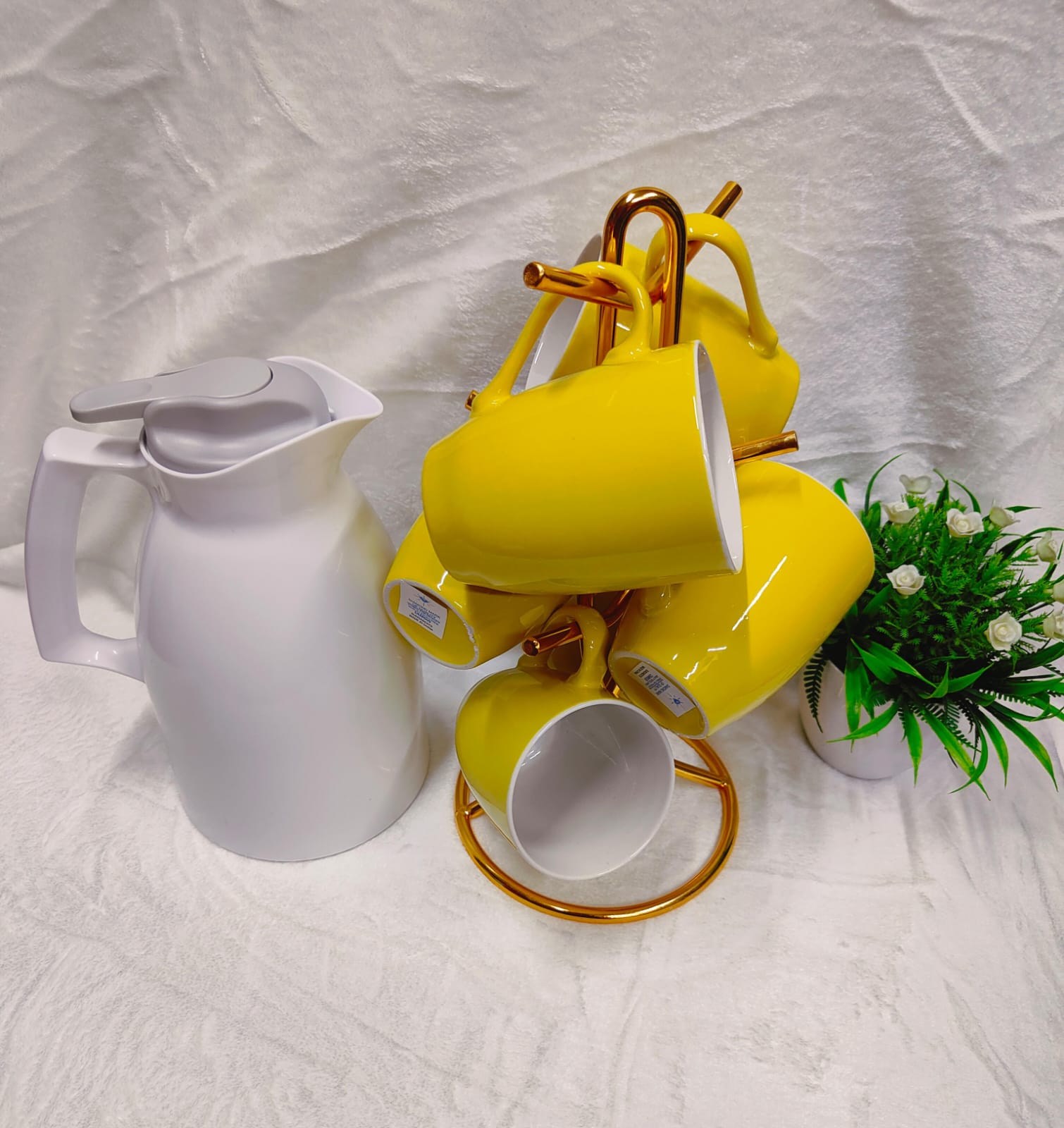 A Set of 2ltr Unbreakable Flask and 6 Ceramic Mugs. (Cups, Glass, Flask, Utensils)