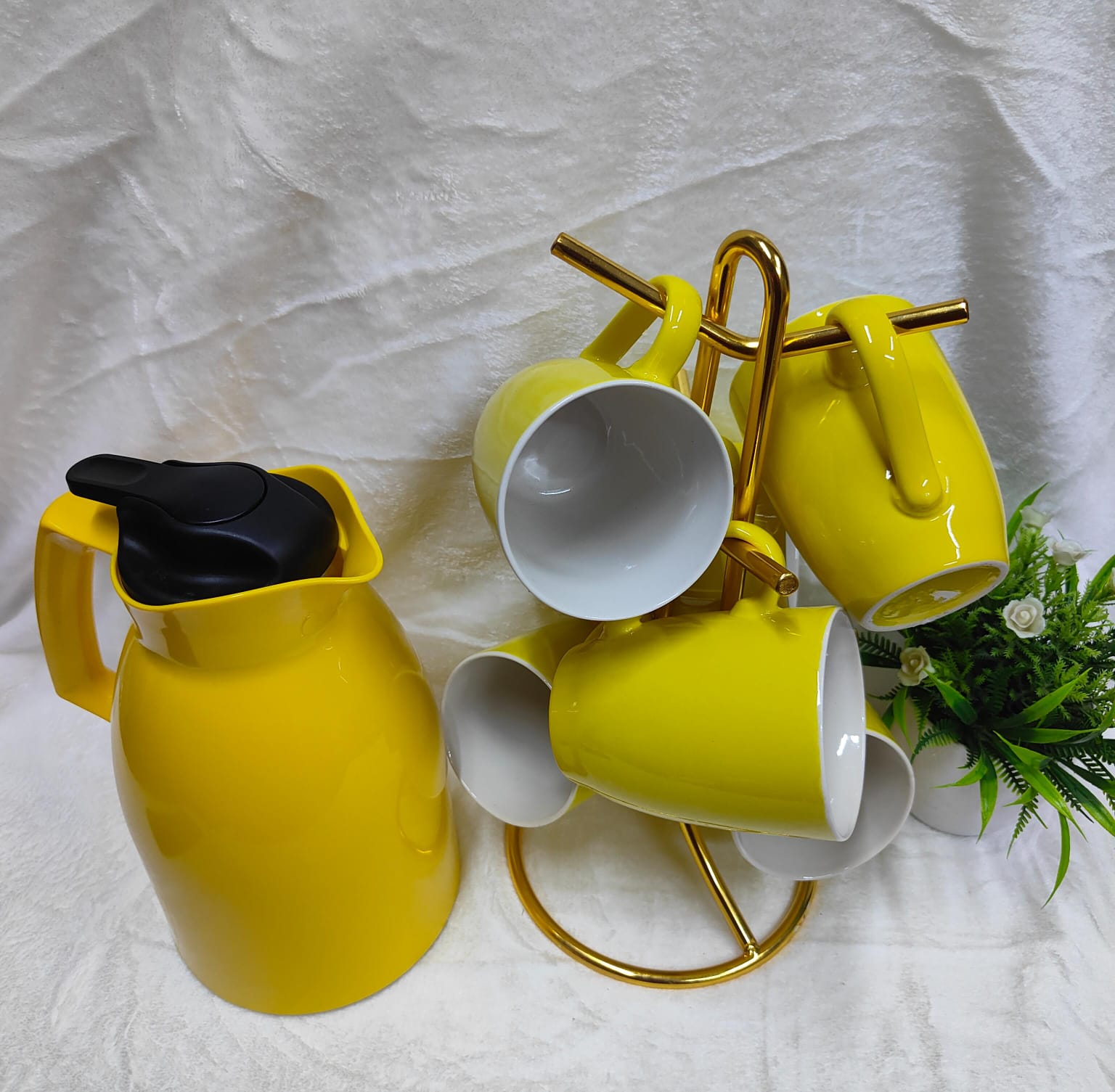 A Set of 2ltr Unbreakable Flask and 6 Ceramic Mugs. (Cups, Glass, Flask, Utensils)