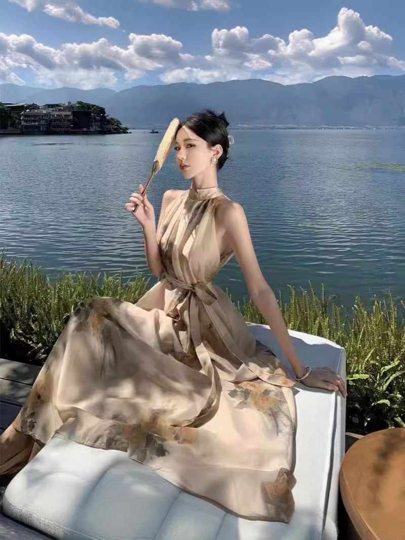 Retro print hanging neck vest skirt fairy summer vacation style loose and slimming dress