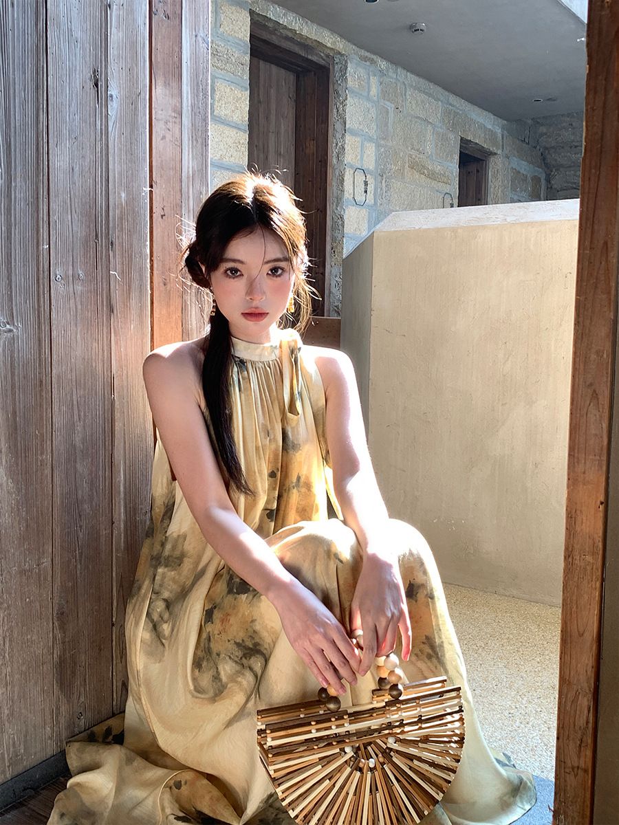 Retro print hanging neck vest skirt fairy summer vacation style loose and slimming dress