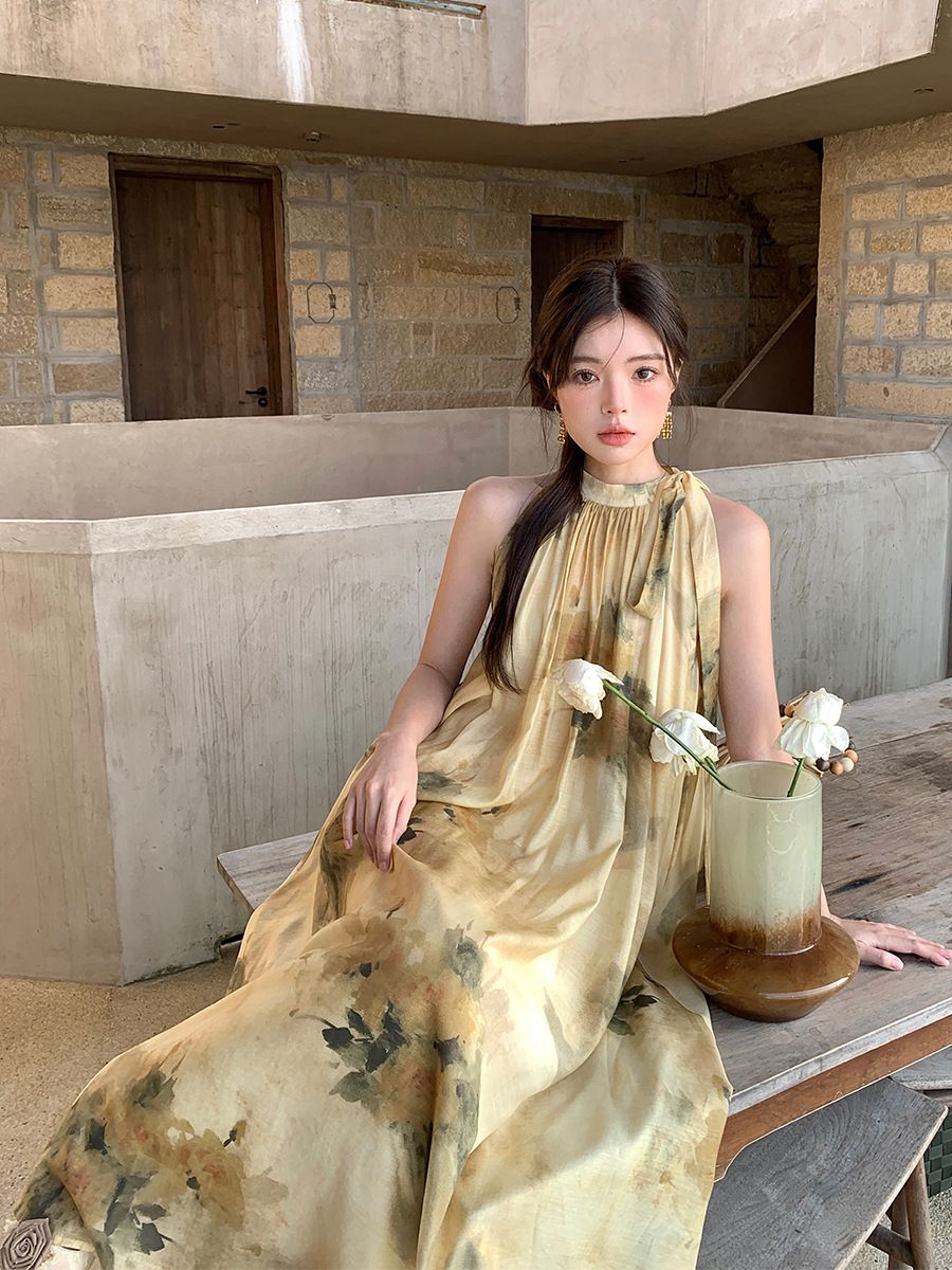 Retro print hanging neck vest skirt fairy summer vacation style loose and slimming dress