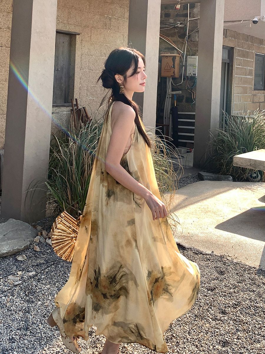 Retro print hanging neck vest skirt fairy summer vacation style loose and slimming dress