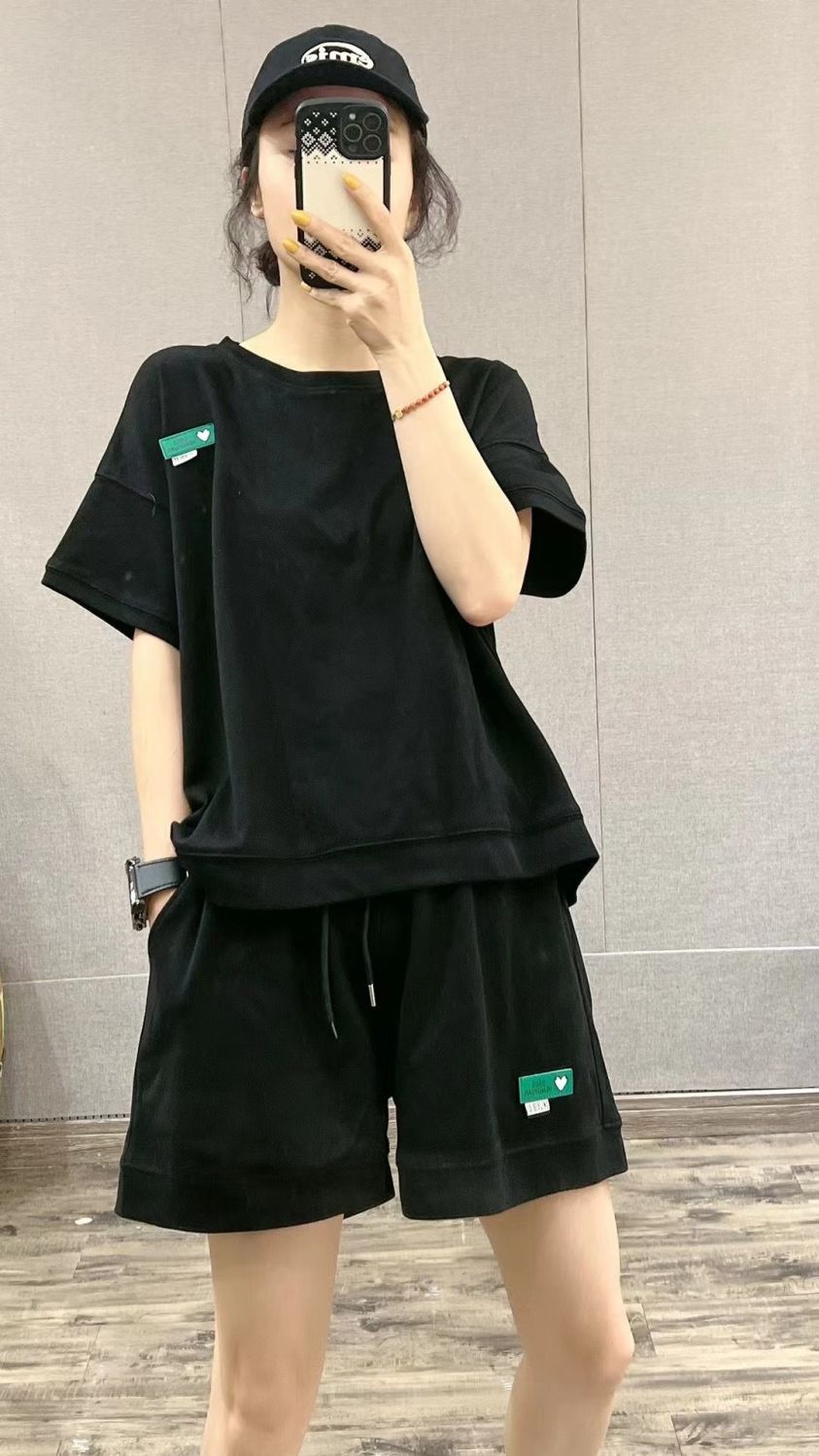 New summer women's clothing for 2024, round neck solid color small stature short sleeved, casual sports set, popular two-piece set, niche versatile sports short sleeved shorts high waisted set