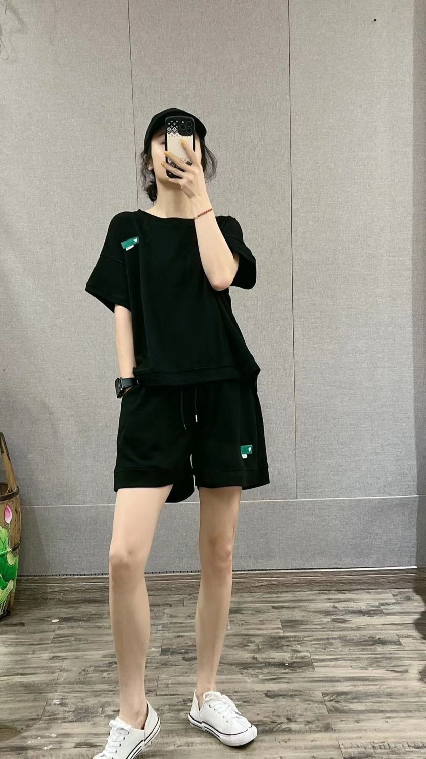 New summer women's clothing for 2024, round neck solid color small stature short sleeved, casual sports set, popular two-piece set, niche versatile sports short sleeved shorts high waisted set