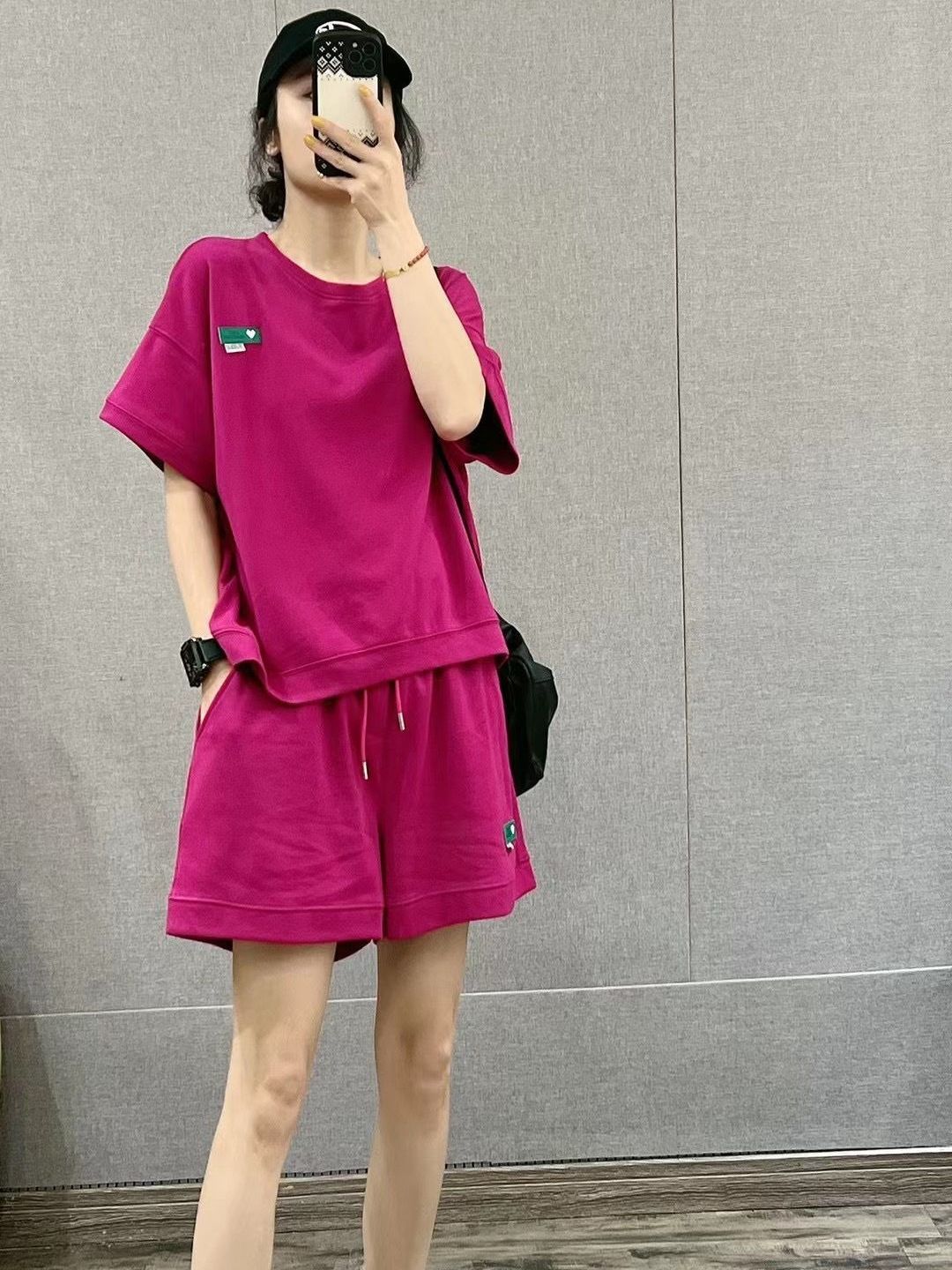 New summer women's clothing for 2024, round neck solid color small stature short sleeved, casual sports set, popular two-piece set, niche versatile sports short sleeved shorts high waisted set