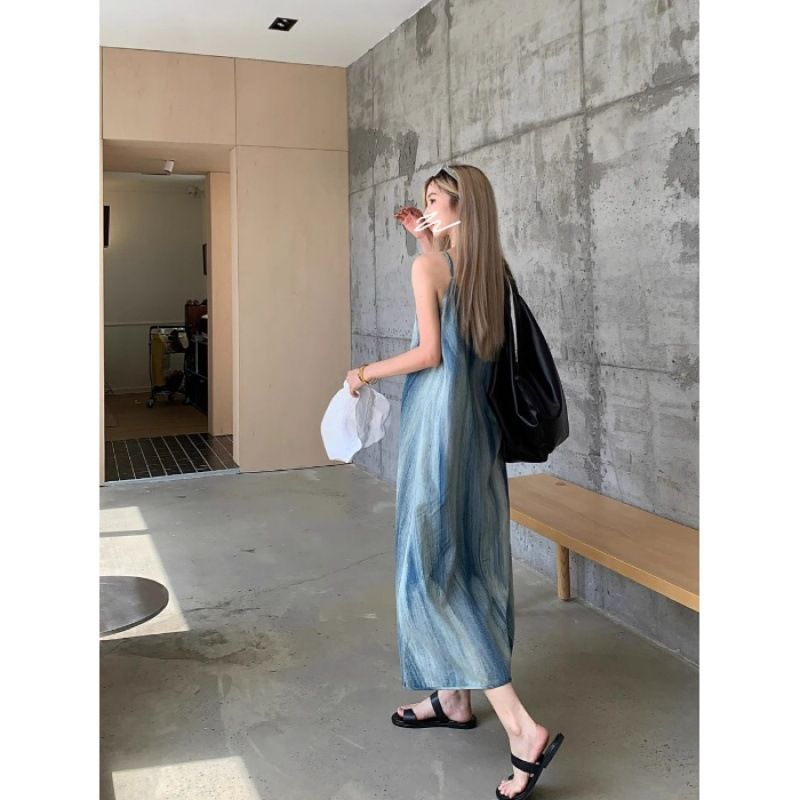 Summer new halo dyed denim camisole dress for women, summer design sense niche long skirt, temperament slim straight tube long skirt, grand and versatile, loose and trendy