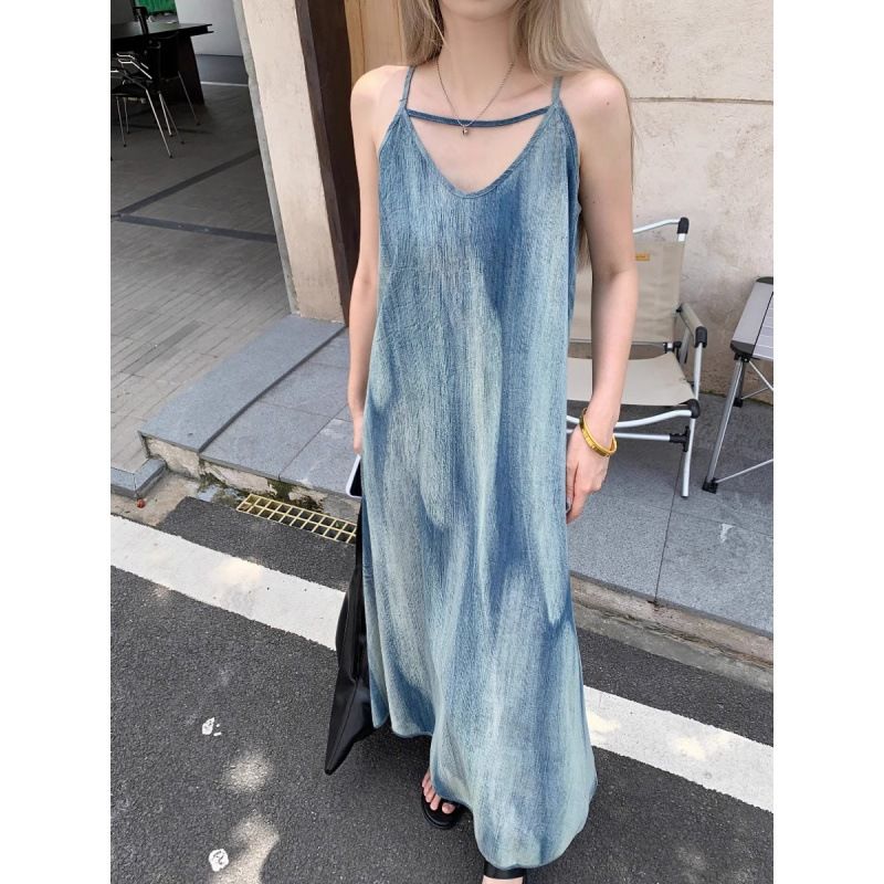 Summer new halo dyed denim camisole dress for women, summer design sense niche long skirt, temperament slim straight tube long skirt, grand and versatile, loose and trendy