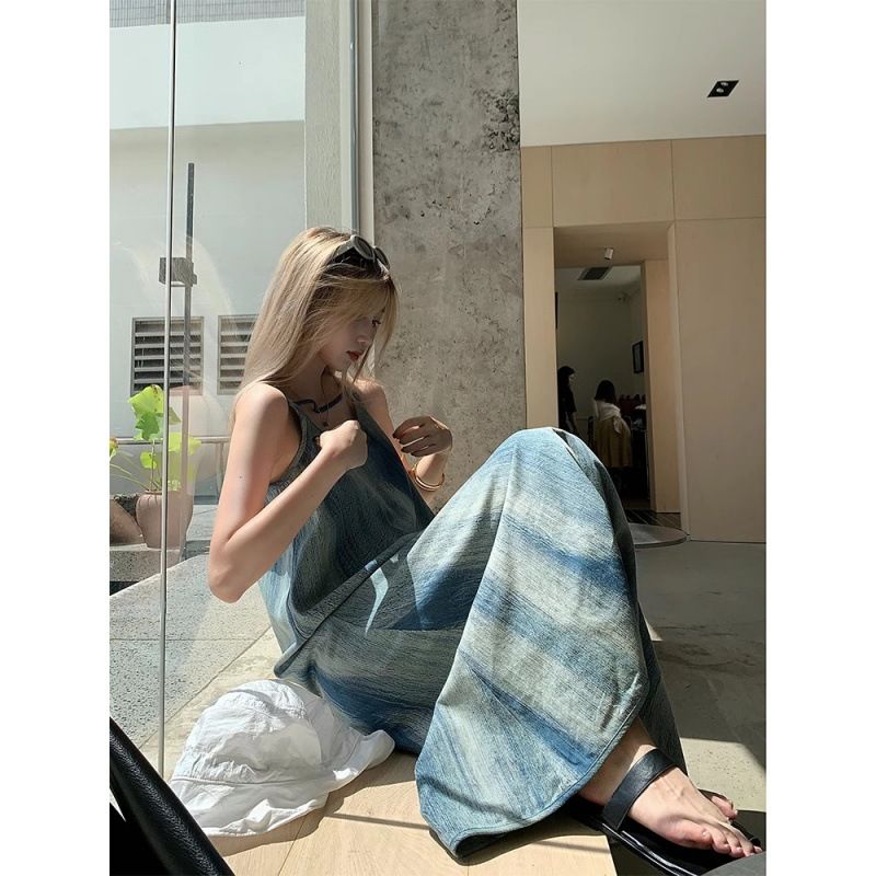 Summer new halo dyed denim camisole dress for women, summer design sense niche long skirt, temperament slim straight tube long skirt, grand and versatile, loose and trendy