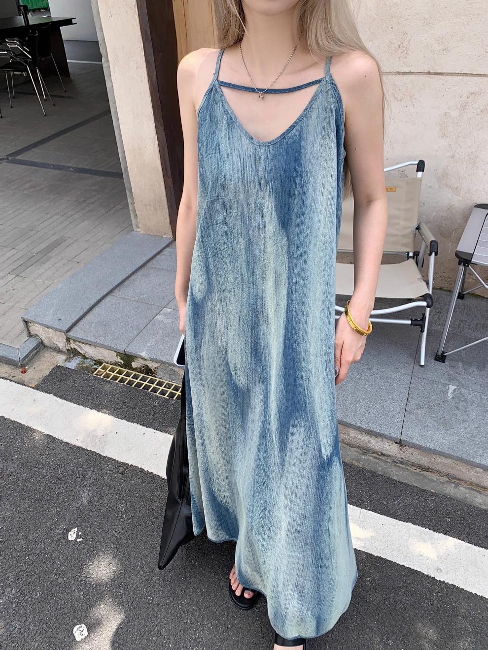 Summer new halo dyed denim camisole dress for women, summer design sense niche long skirt, temperament slim straight tube long skirt, grand and versatile, loose and trendy