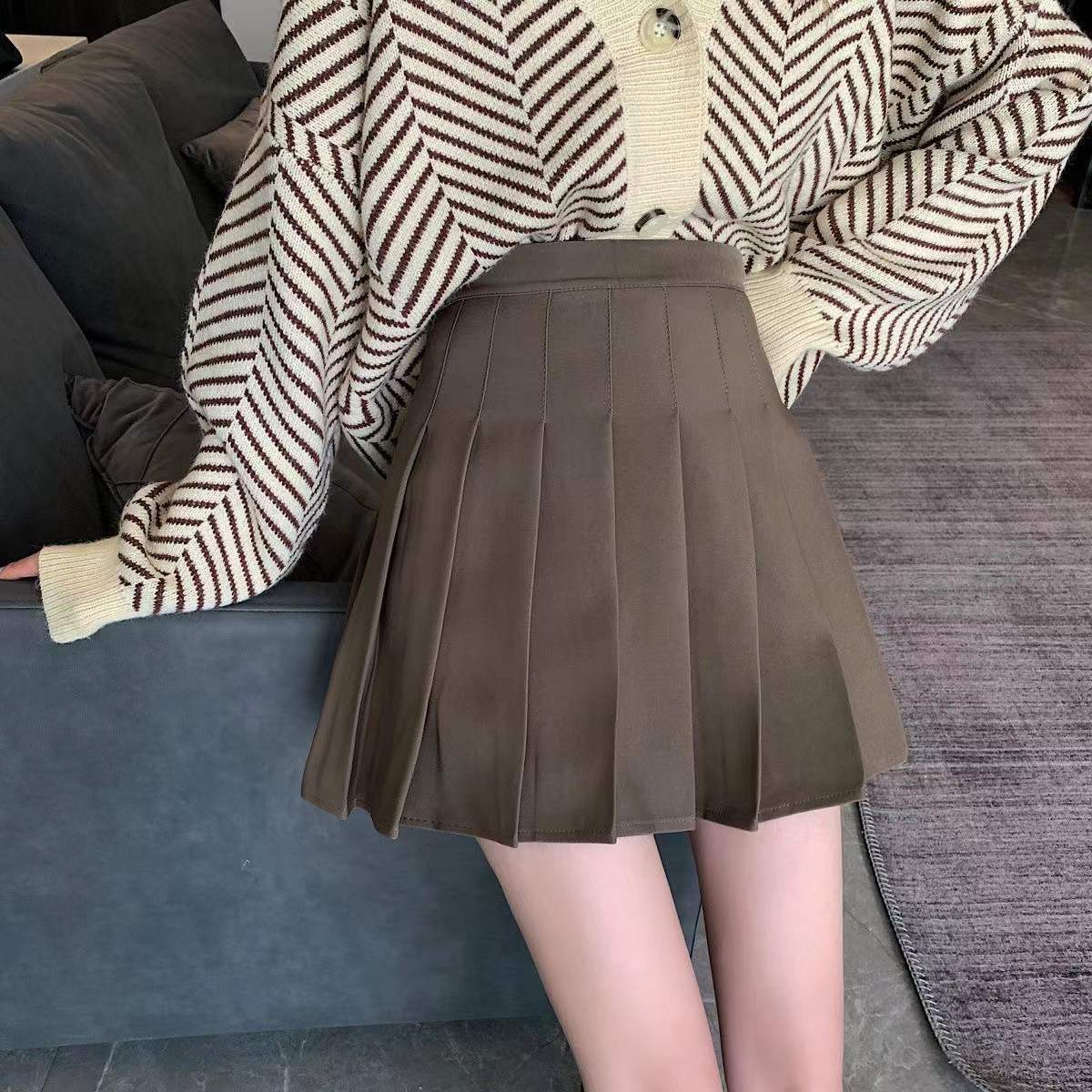 New high waisted pleated skirt short skirt for women, summer half skirt college style, Korean version solid color anti exposure A-line skirt, fashionable small skirt