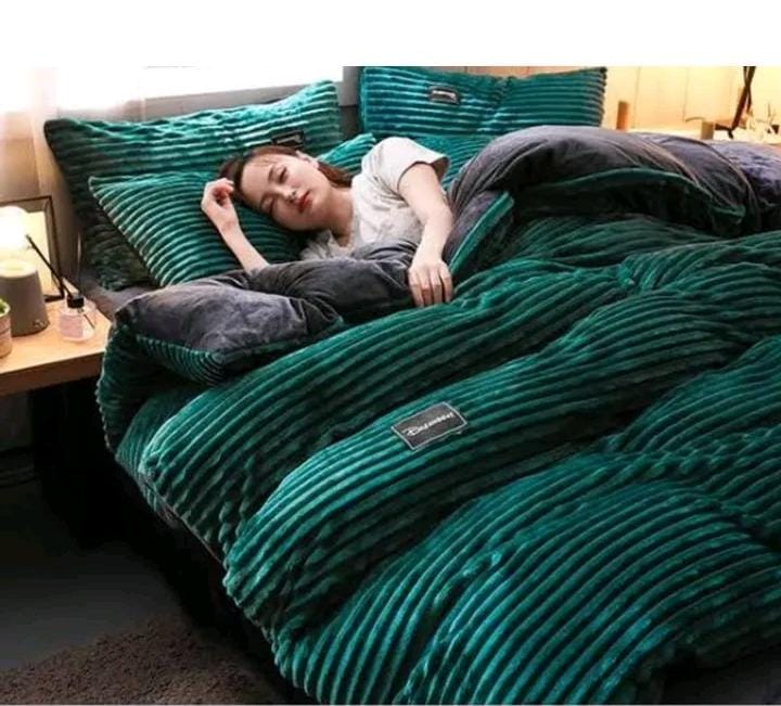 Premium Velvet Duvet Beddings Set 1Duvet 1Bedsheet 2Pillowcases 6*7ft