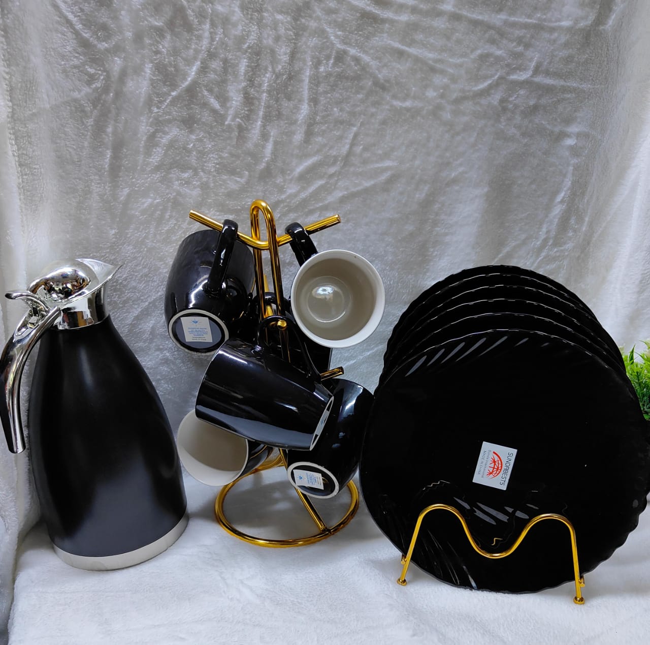 [LIMITED OFFER]2ltrs jp white flask +
6pcs black mugs+  10.5 " plates Available at the shop.