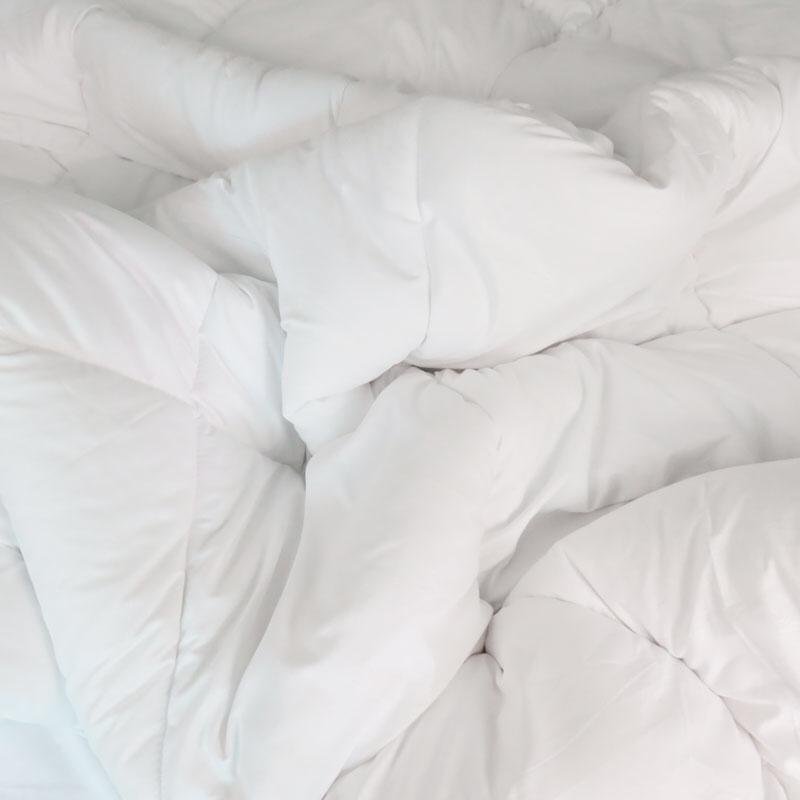 White Duvet single 1pc duvet Luxurious Heavy Soft Comfortable Duvet only (1pc) Does not come with a Bedsheet nor Cases