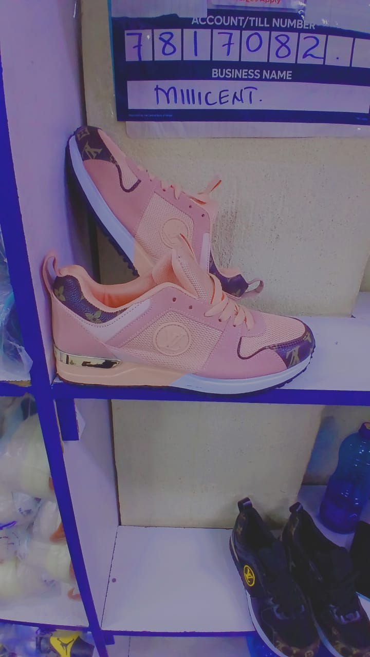 High Quality Louis Viutton Ladies sneakers