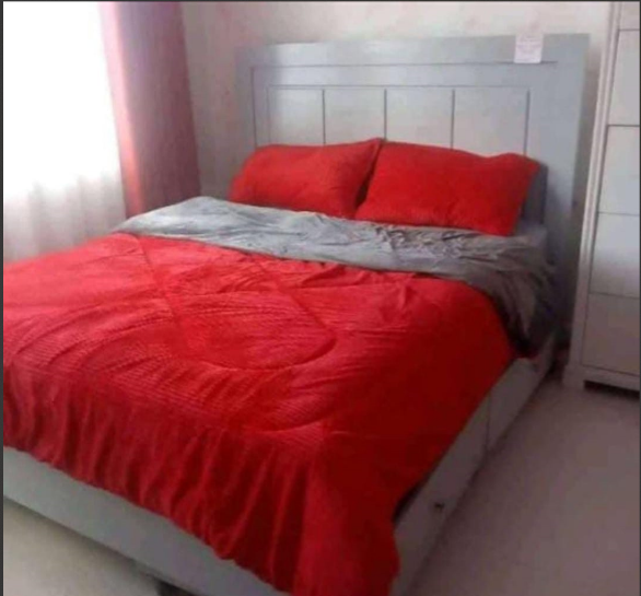 Velvet blanket 6*6 Glam your bedroom with s. The Duvet is soft, durable and luxurious to touch, 1pc fleece bedsheet and 2pcs pillow cases.