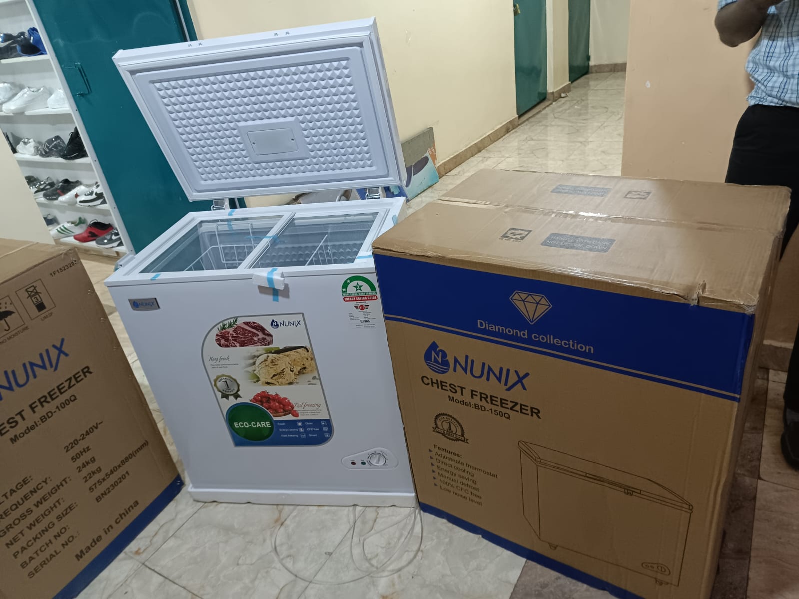 Nunix Chest Freezer-150 Litres Large Capacity Chest FreezerChest freezer design
Energy efficient
Easy to use
Durable construction
Plenty of space for all your frozen favorites
Easy to access your food