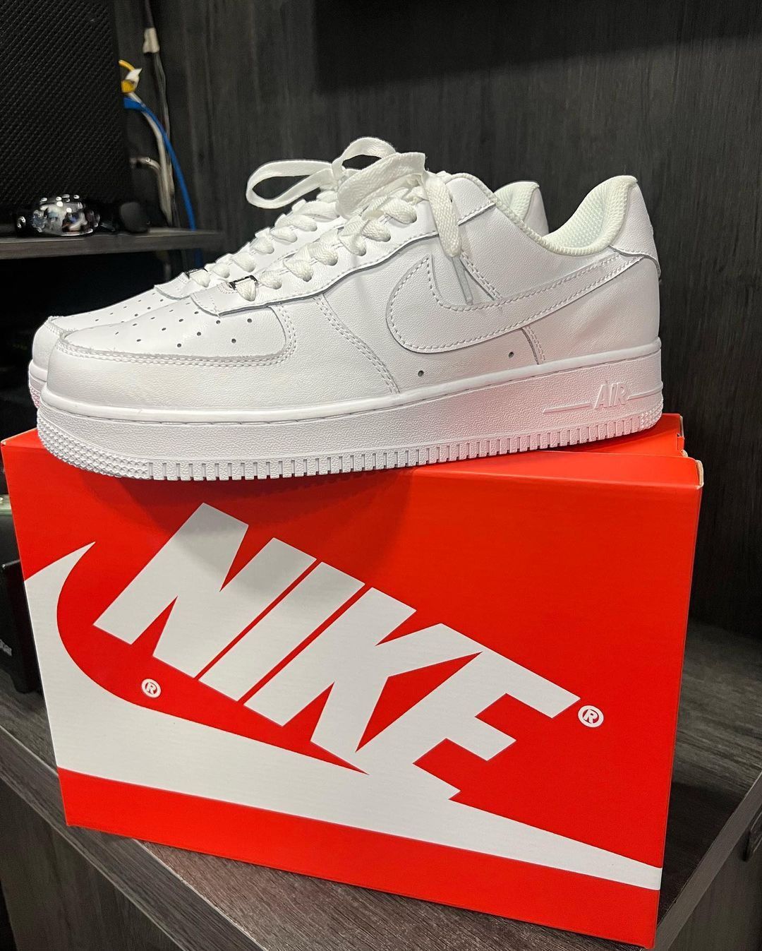 QUALITY AIRFORCE 1 SHOES, BLACK AND WHITE SNEAKERS