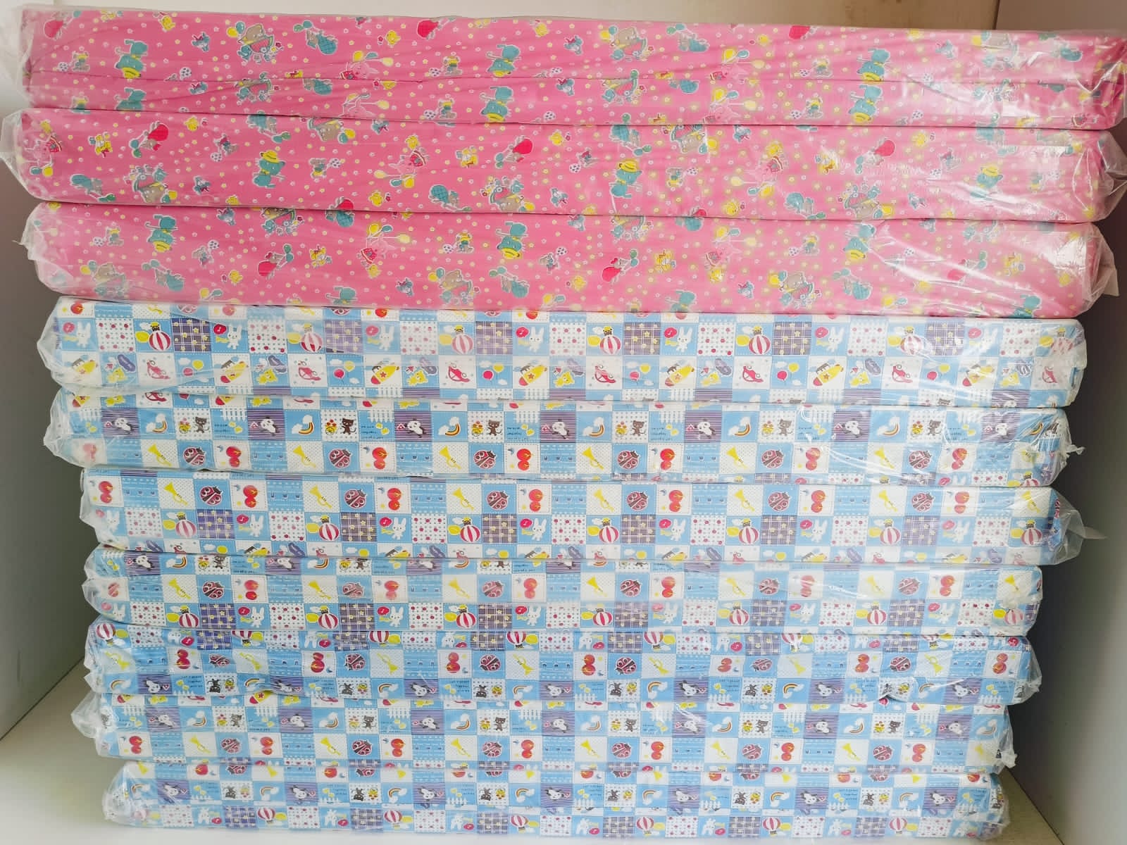 Baby cot matressIntroducing our premium Baby Cot Mattress, designed to provide your little one with a comfortable and restful sleep experience. Crafted with utmost care, this mattress offers the perfe