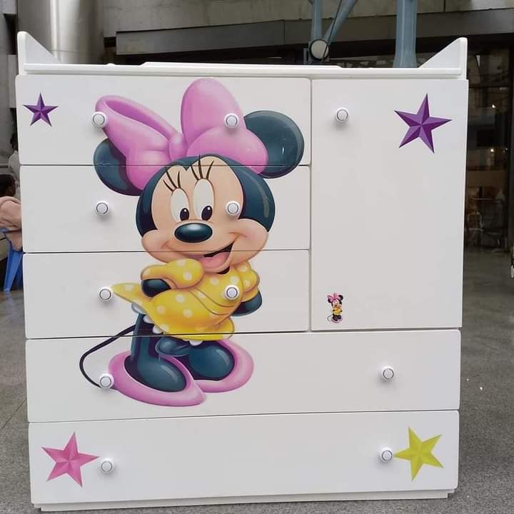 Chest of drawers