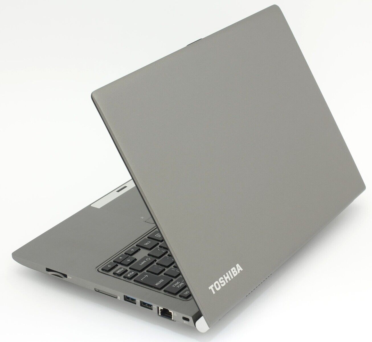 Ultra-thin and ultra-light laptop, cheap and easy to use 15k Toshiba r63