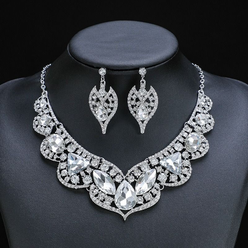 2024 African Retro Bride Jewelry Necklace Earring Set With Versatile Style Wedding Dress Banquet Artificial Gem Party Concert Dress Fashion Accessories Gentle  Elegant Necklace+Earring Set