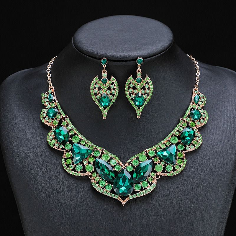 2024 African Retro Bride Jewelry Necklace Earring Set With Versatile Style Wedding Dress Banquet Artificial Gem Party Concert Dress Fashion Accessories Gentle  Elegant Necklace+Earring Set