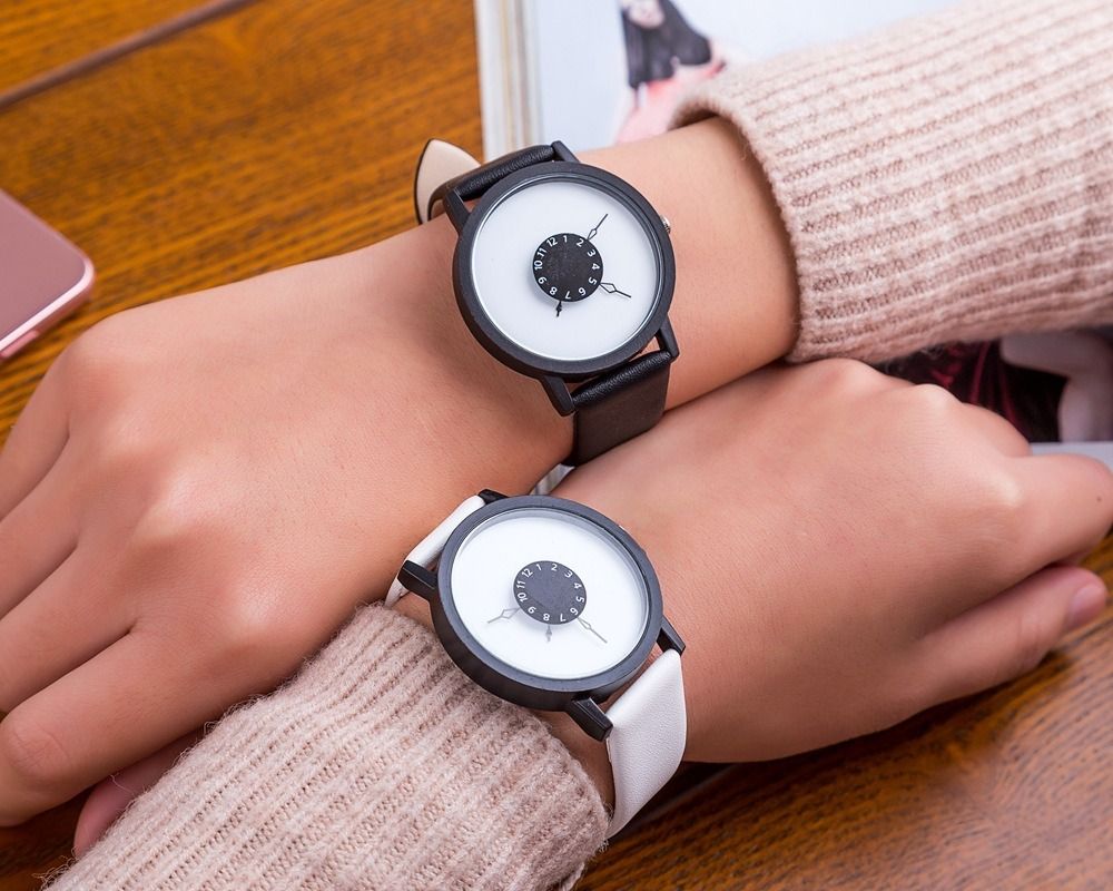 Africa Hot Selling 2024 New Concept Personalized Inverted Pointer Quartz Men's / Women's Watch Korean Edition Simplified Black And White Couple Gift Table Popular Student Classmate