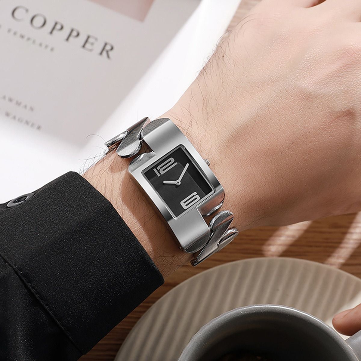 2024 Africa Hot Selling Innovative Design Retro Square Quartz Business Men's Bracelet Metal Watch Light Luxury Fashion Gold Classic Middle School Student Cool Watch