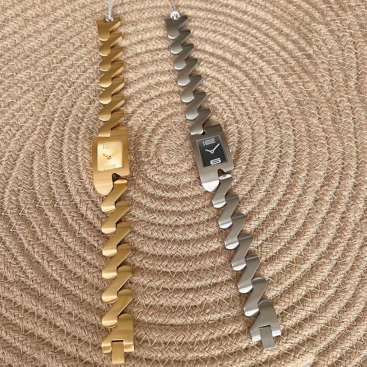 2024 Africa Hot Selling Innovative Design Retro Square Quartz Business Men's Bracelet Metal Watch Light Luxury Fashion Gold Classic Middle School Student Cool Watch
