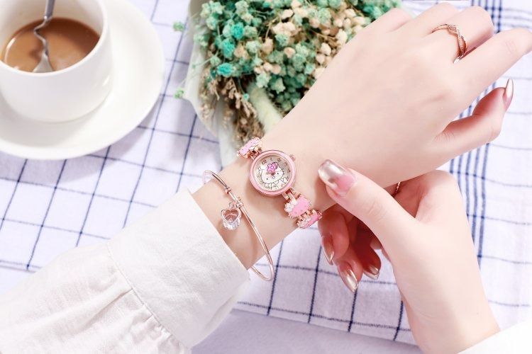 New fashion KT Cat Kids Cute Girls Watch Women's steel bracelet watch Women's electronic quartz watch