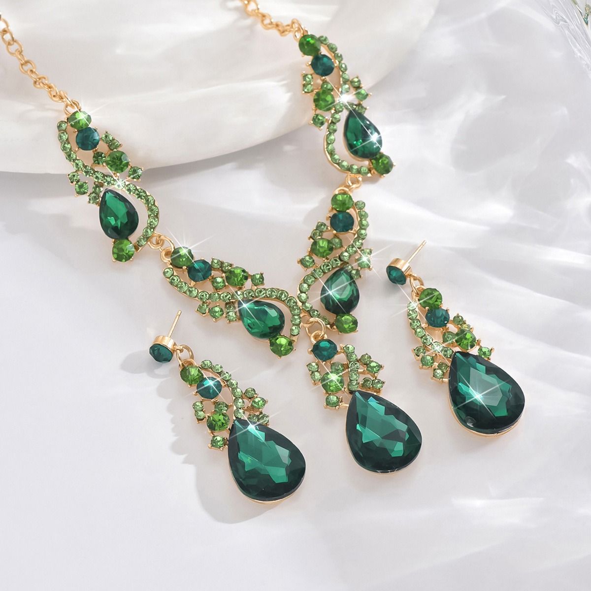 2024Africa hot new jewelry metal diamond necklace earrings two-piece wedding bride jewelry set geometric pattern bamboo chain popular camellia elements light luxury style