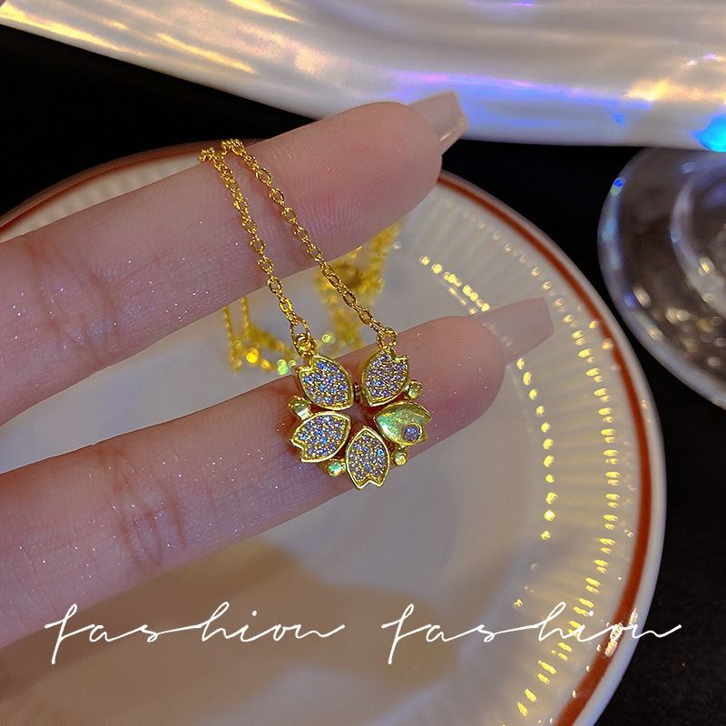 Light Luxury New Four Leaf Clover Titanium Steel 2 Wear-Ways Necklaces Women's Design Sense Of Advanced Sense Of Luxury Love Clavicle Chain Women Jewellery Girls Ladies Lovers' Birthday Necklaces Gift