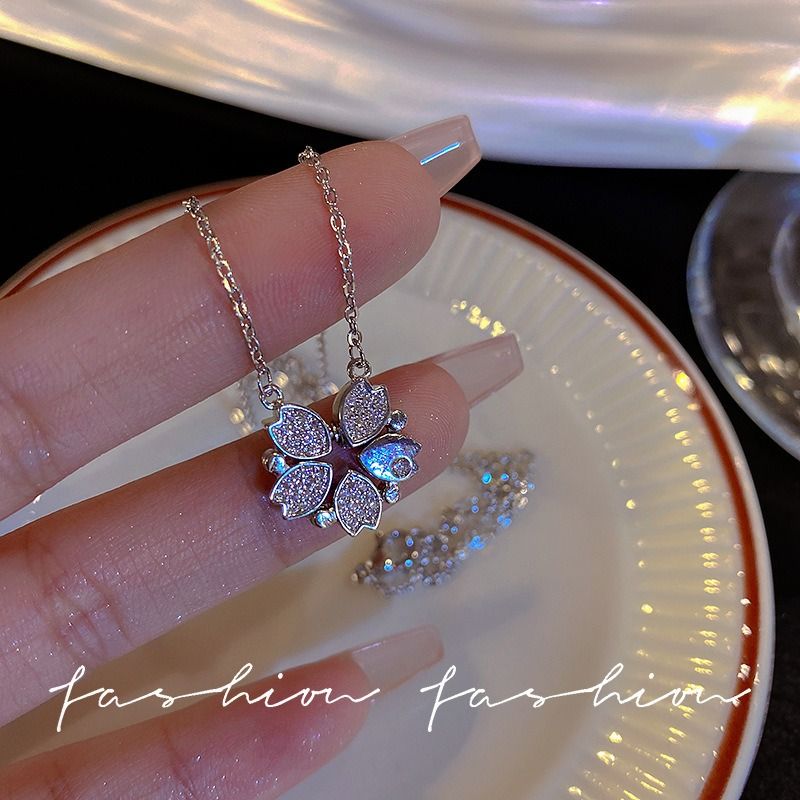 Light Luxury New Four Leaf Clover Titanium Steel 2 Wear-Ways Necklaces Women's Design Sense Of Advanced Sense Of Luxury Love Clavicle Chain Women Jewellery Girls Ladies Lovers' Birthday Necklaces Gift