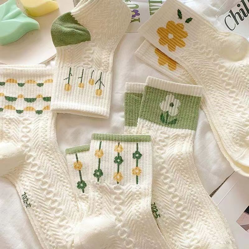 Socks for girls high school tube socks ins tide with Korean version of autumn and winter net red cute preppy style ladies white stockings