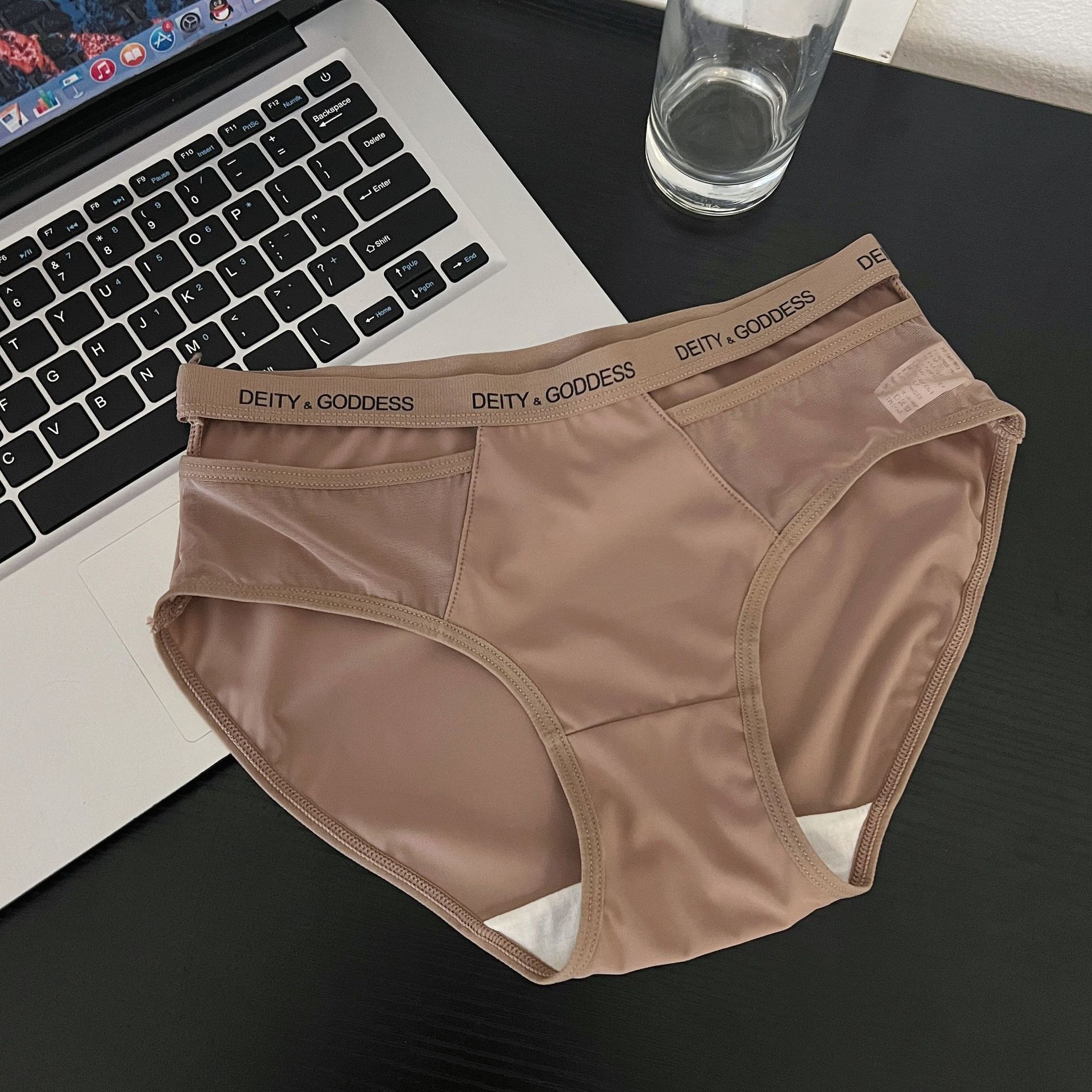 African four seasons universal pure desire sports wind letter waist seamless breathable anti-bacterial underwear for girls mesh hollow sexy waist pack hips mulberry silk crotch briefs