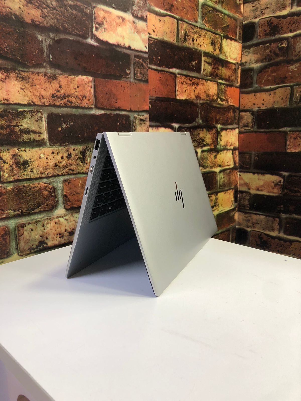 Hp Elitebook 830 Laptop  G5 inteli5  8th Generation8GB RAM  256 GB SSD  13.3"screen(1920x1080)