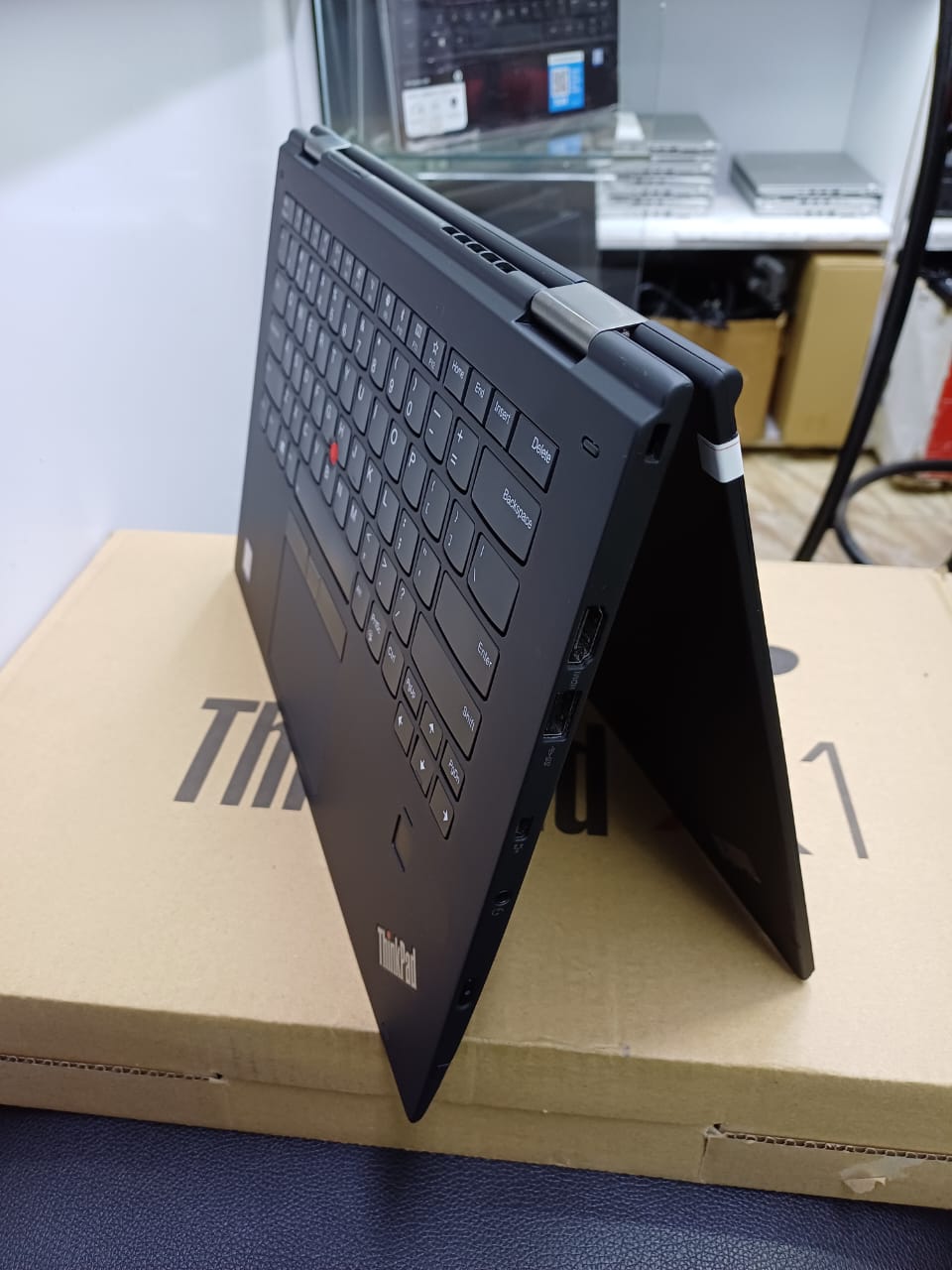Lenovo ThinkPad X380 Yoga Core i5 8th Gen 8GB RAM 256GB SSD 13.3″ Touchscreen Display Bluetooth WiFi Webcam HDMI