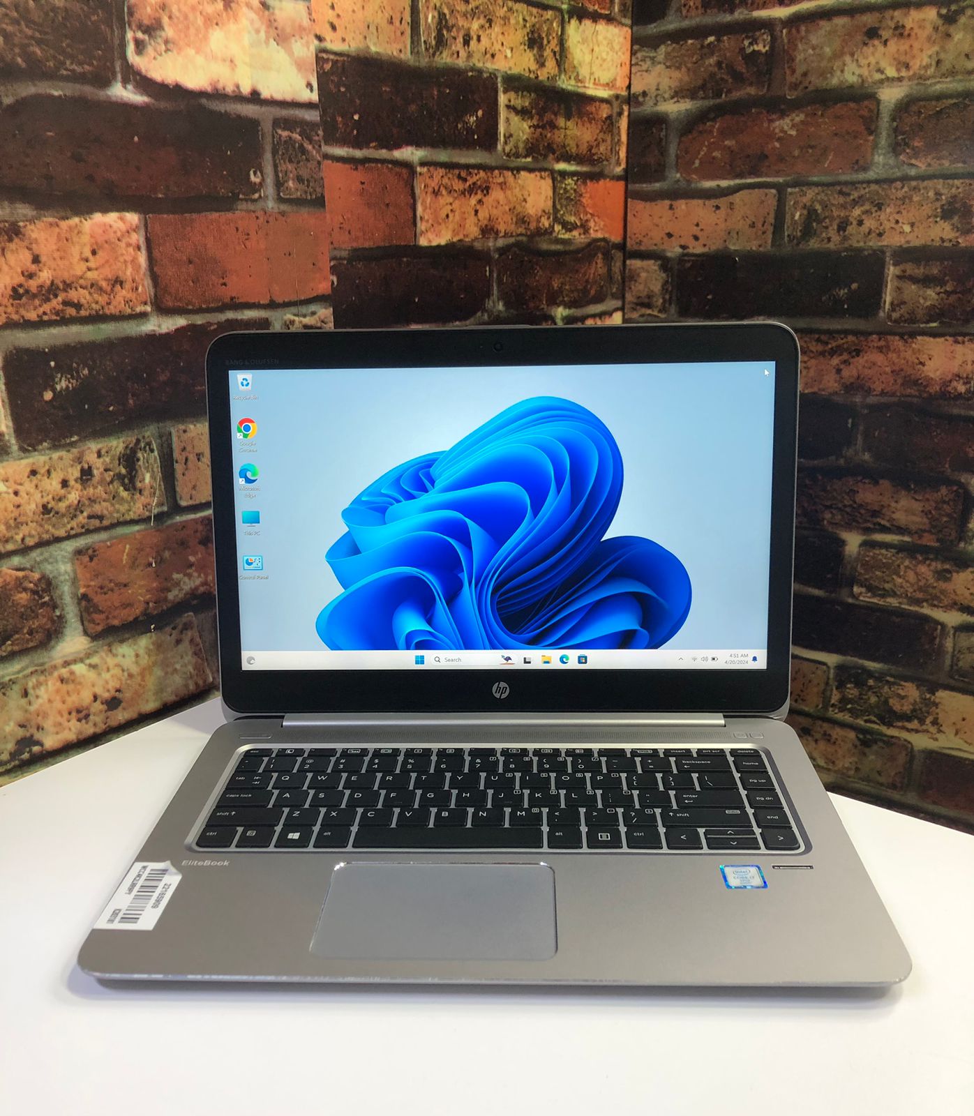 HP EliteBook Laptop  Folio1040 G3 Intel Core I7- 6th Gen 8GB RAM 256GB SSD  BACKLITE KEYBOARDRESOLUTION 2560X1440