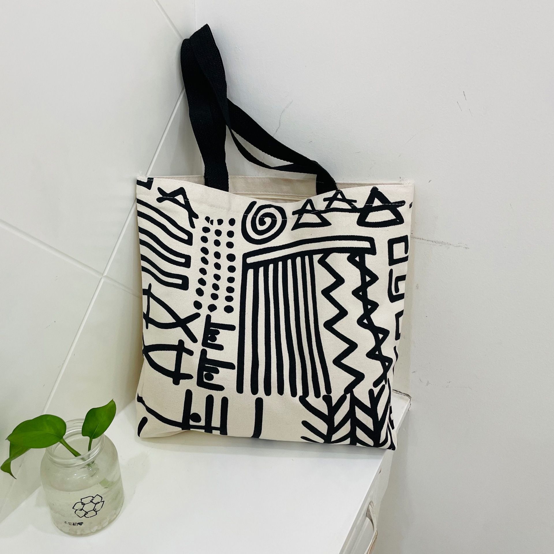 Niche Design Fashion Canvas Bag FBK Delivery Fast  Student Shopping Fresh Zipper Tote Bag Casual Simple Graffiti