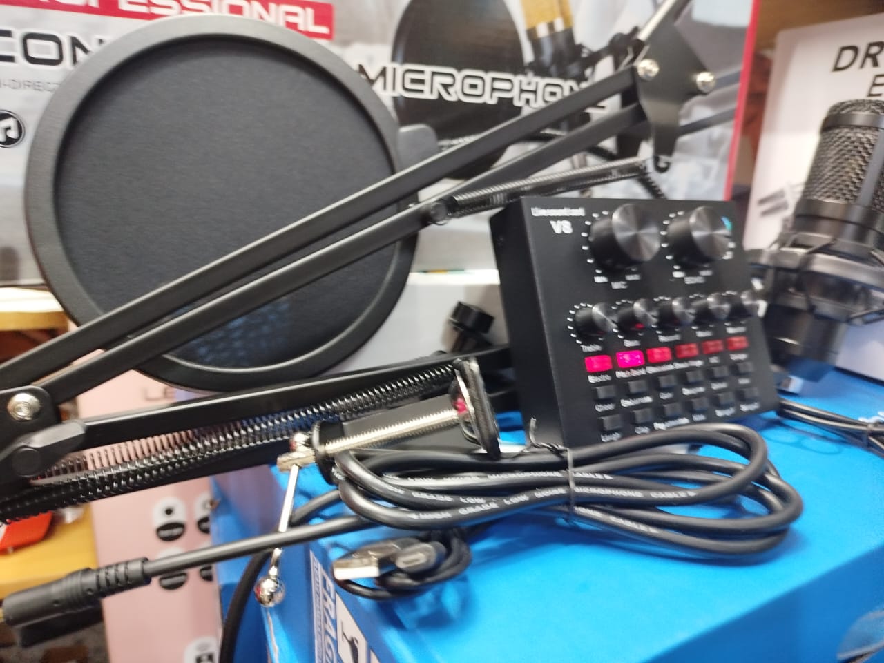 BM-800 Condenser Microphone Bundle,Metal Shock Mount And Double-Layer Pop Filter For Radio Braodcasting Singing