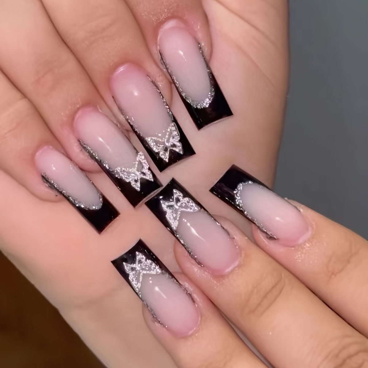 24pcs Heart Bow Press-On Nails Short Almond Black Fake Nail Y2K Full Coverage Nail Tips Removable Wearable Nail for Women&Girl E0171 view 10